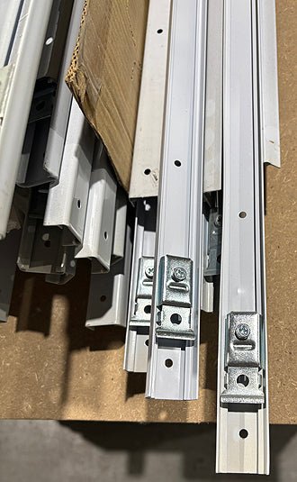 Job-lot Of Over 600 Pieces Bifold Door Tracks - 0